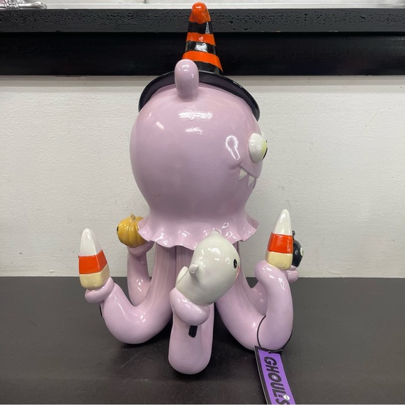 Viral Ghoulish Halloween Squid Octopus with Halloween Candy Figure - Picture 5 of 9